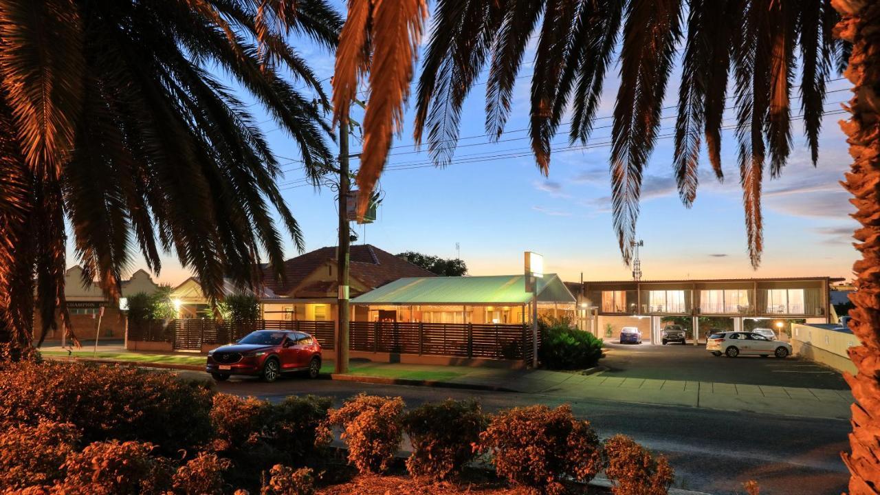 Court Street Motel Parkes Exterior foto