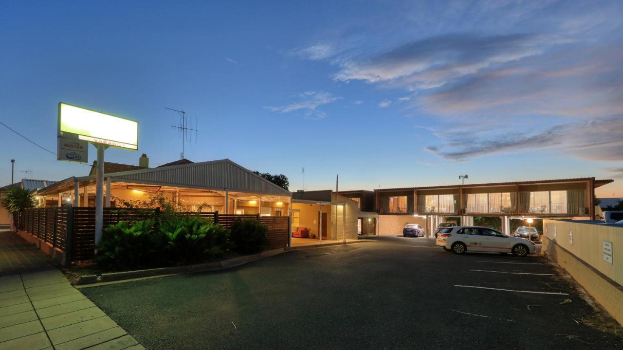 Court Street Motel Parkes Exterior foto